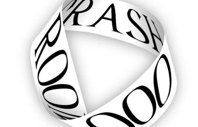 Logo de crashroom.ooo, ruban blanc enroulé sur lui-même en 3 parties avec le texte CRASHROOM.OOO en noir en majuscule